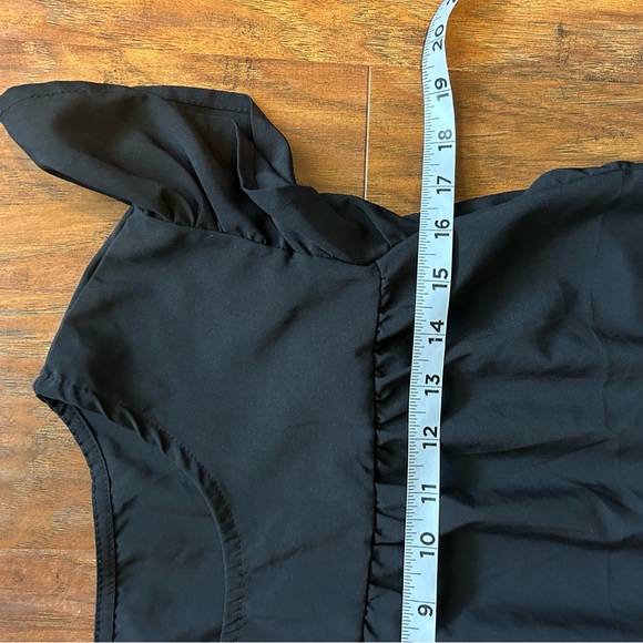 Women’s Black Tiered Short Sleeved Dress Fits - Picture 2 of 8